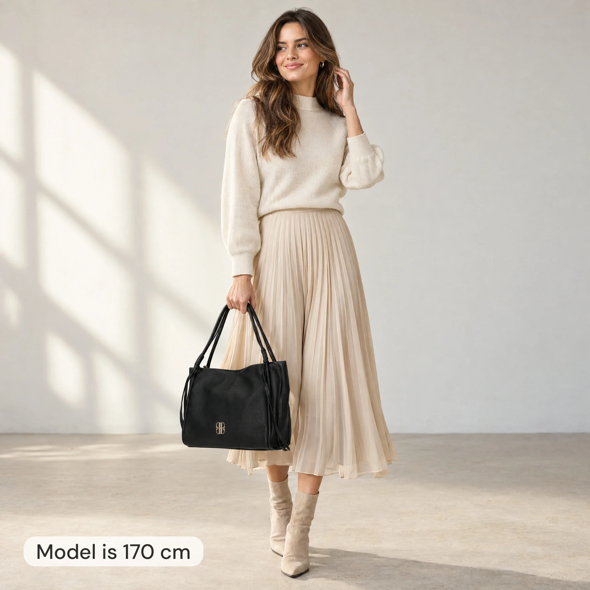 AI model image: 170 cm tall woman holding a 41 cm wide black Laurent David shopper