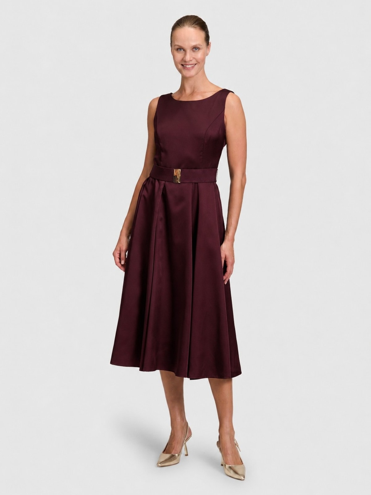 Full look with visible feet
