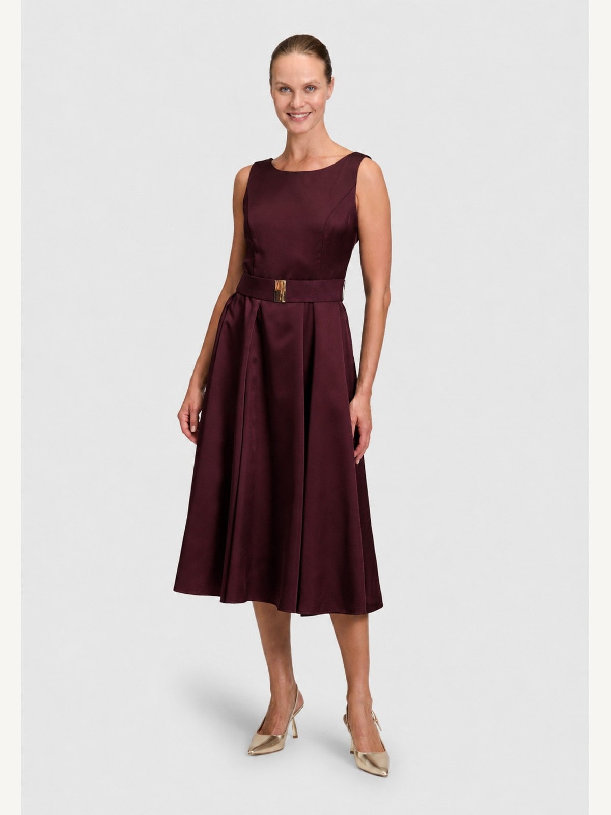 Crop frame for a long dress or full look