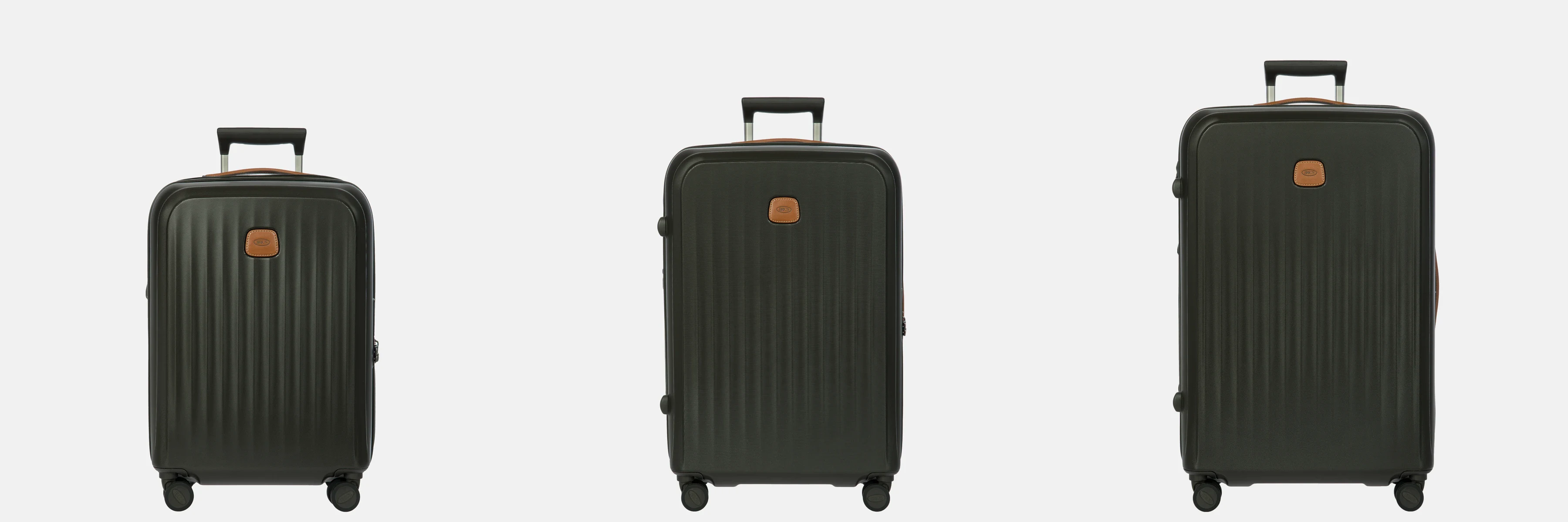 Three packshots of suitcases 55, 69, and 75 cm on the same canvas, in actual proportion