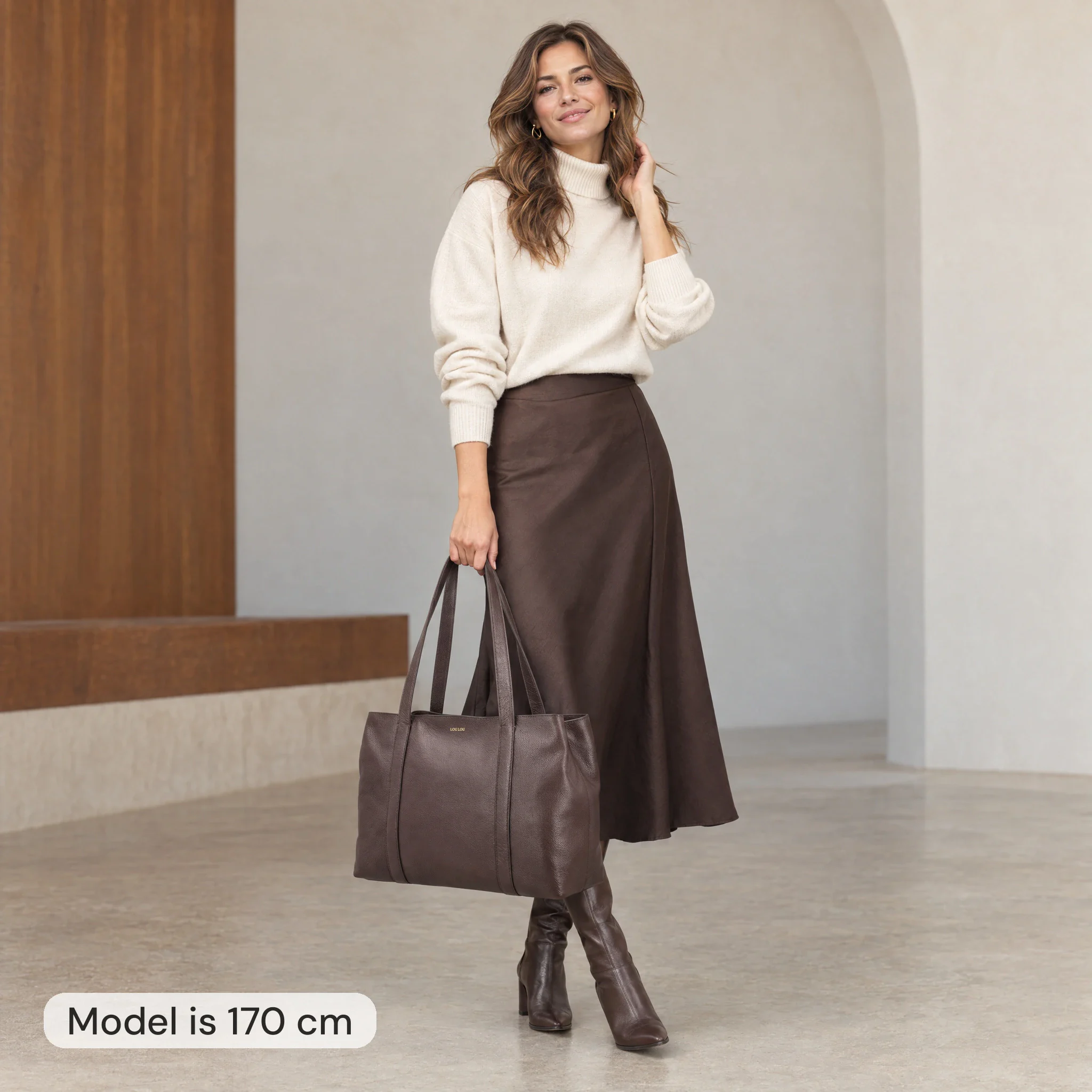 AI model image: woman 170 cm tall holding a brown Loulou shopper 50 cm wide